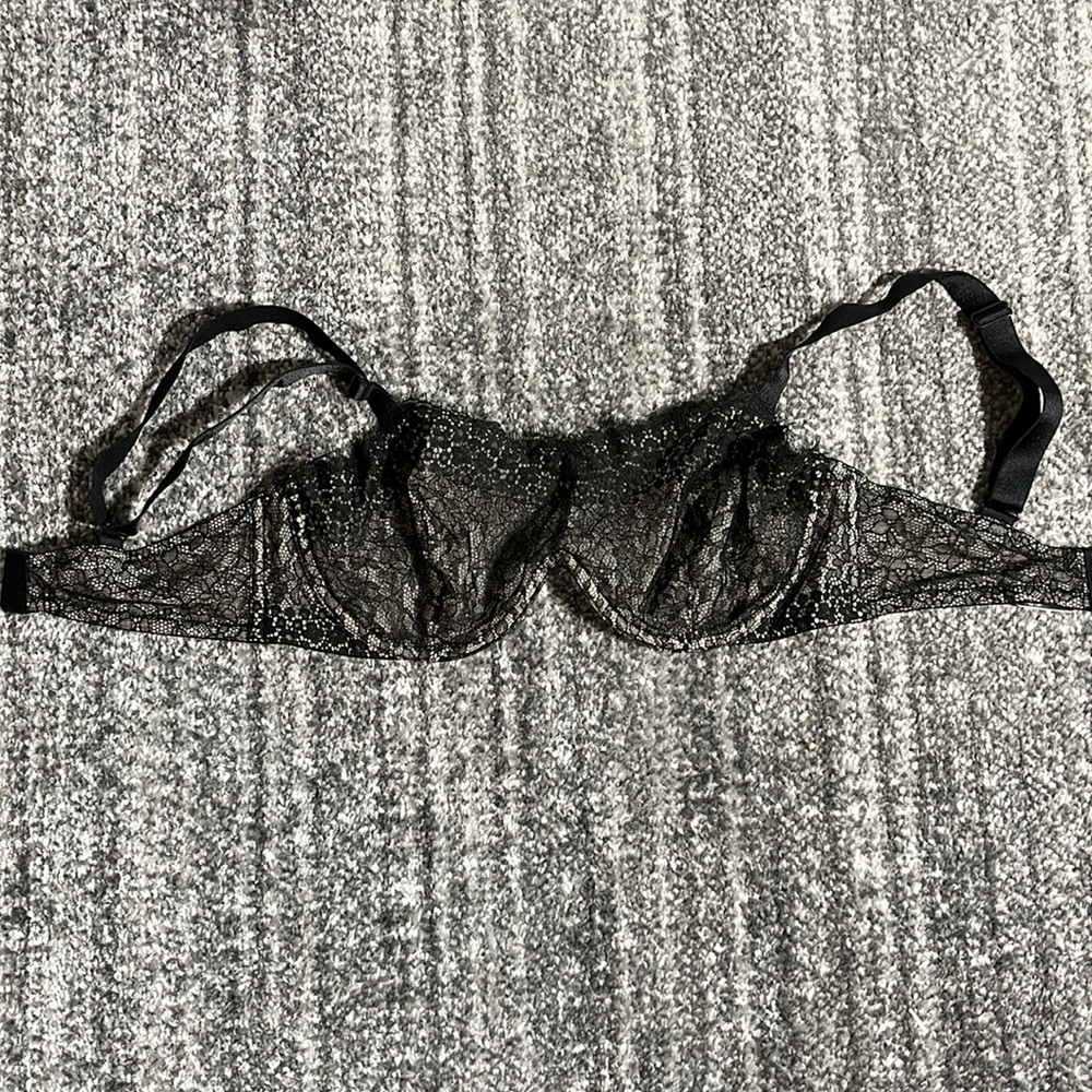 Victoria’s Secret black and ivory lace bra - size 36D
